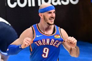 张佳玮：多特开场给哈登空间 卡鲁索示范雷霆全队有样学样锁左脚